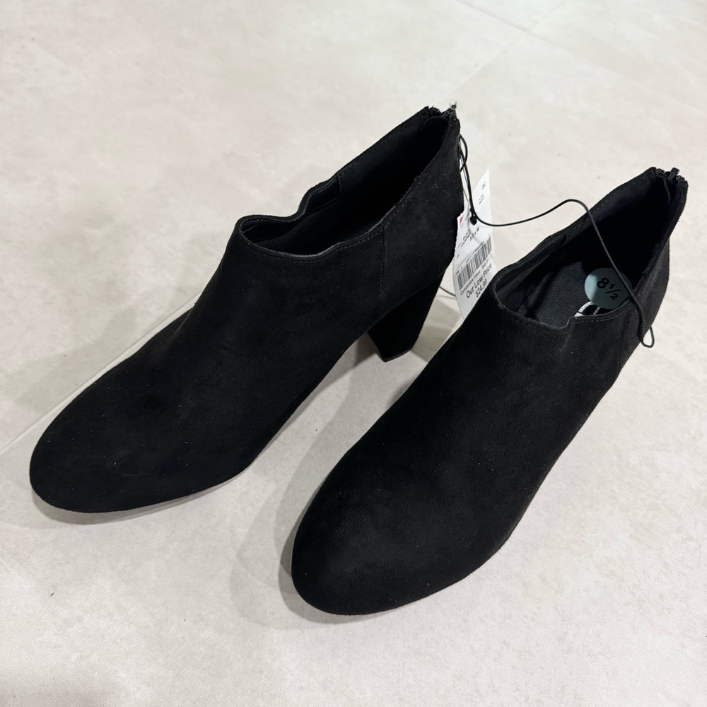 CL by Laundry Black Ankle Booties Sleek Design